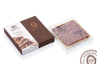 Продуктови Категории Шоколади Laurence Ръчно правен млечен шоколад с лешници 100 гр